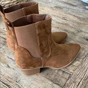 TOP Moda Tan Suede Ankle Booties